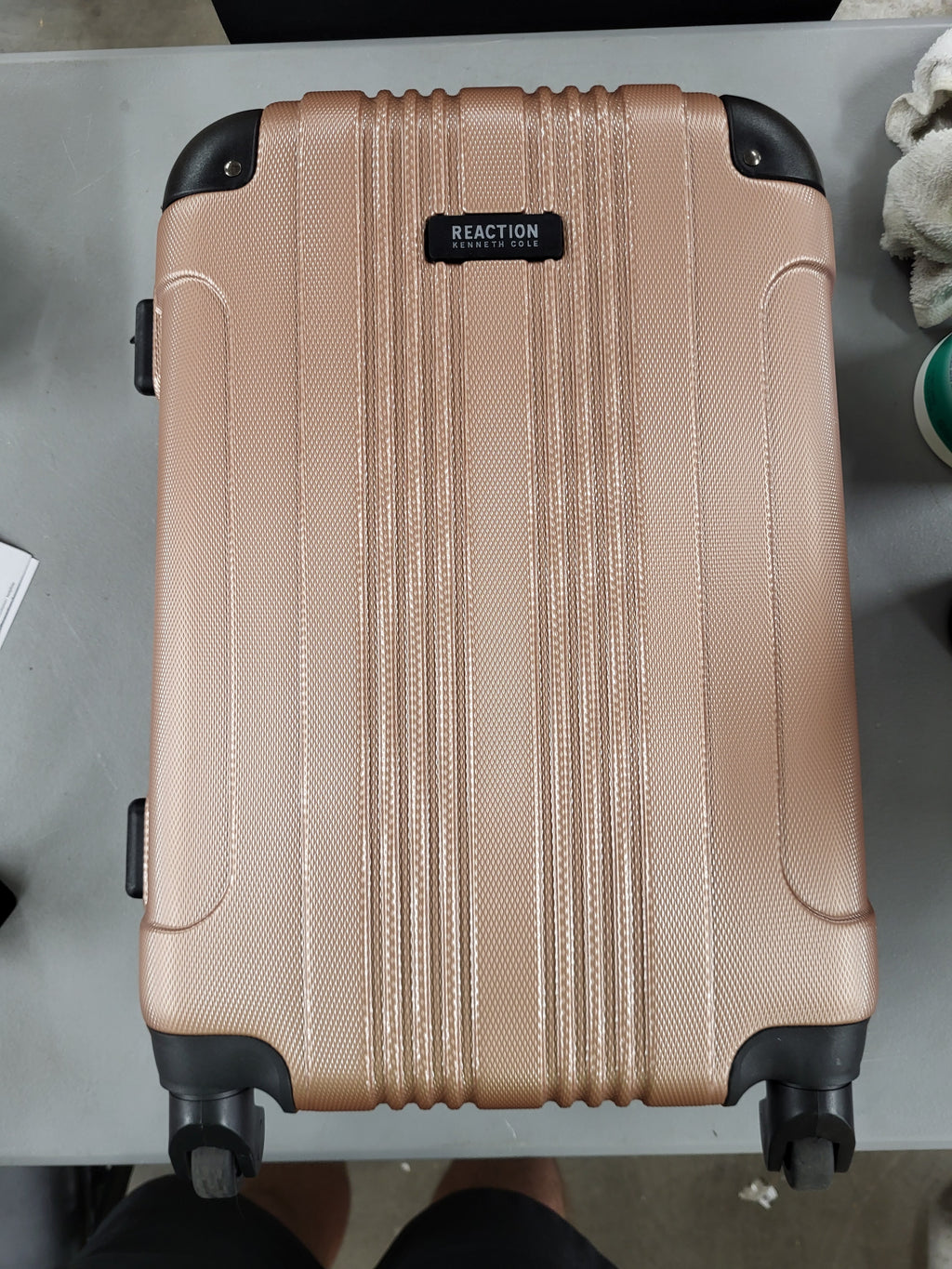 20 inch Carry On 4-Wheel Spinner Luggage