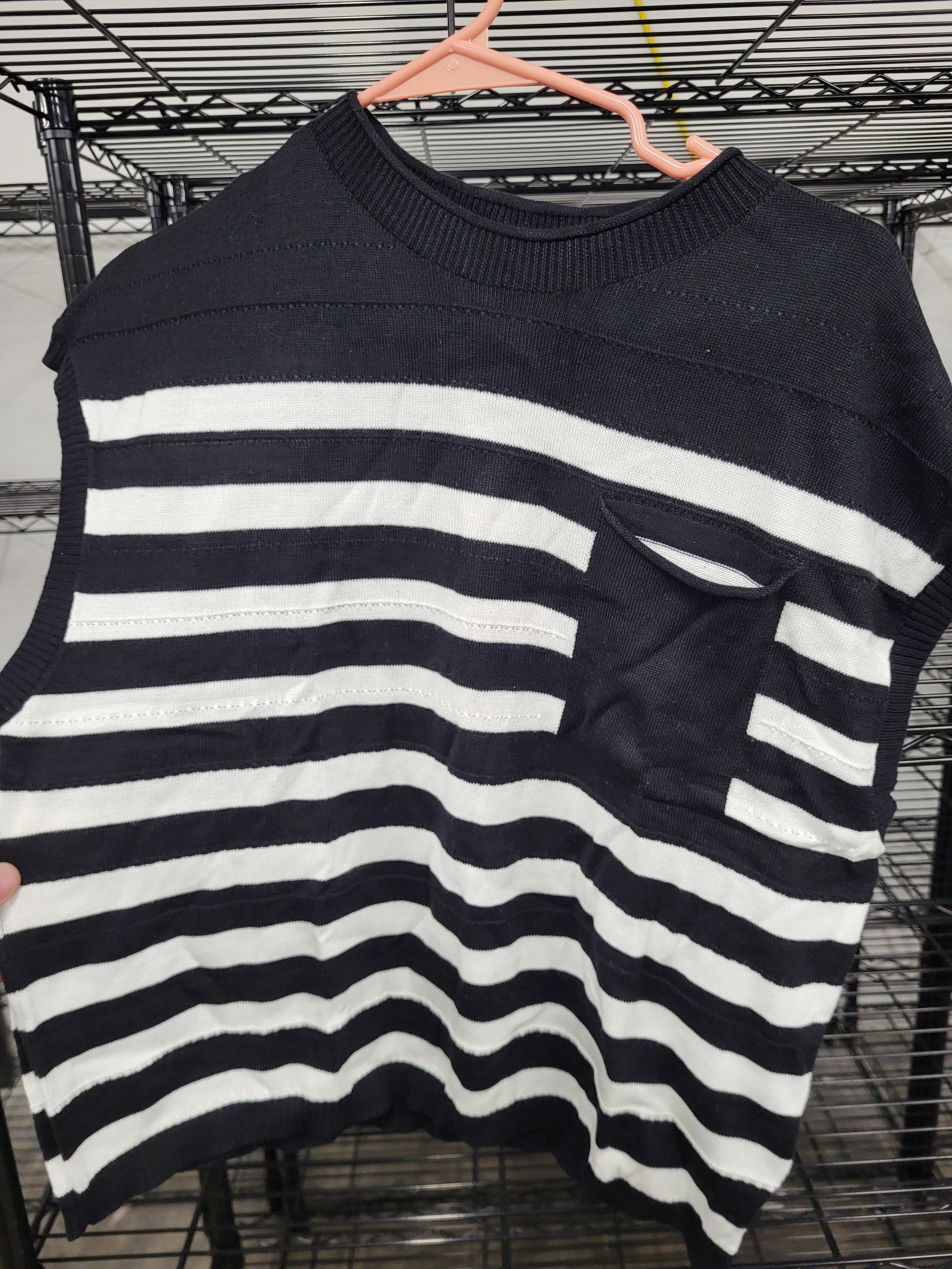 Sleevless Sweater Vest (Large)