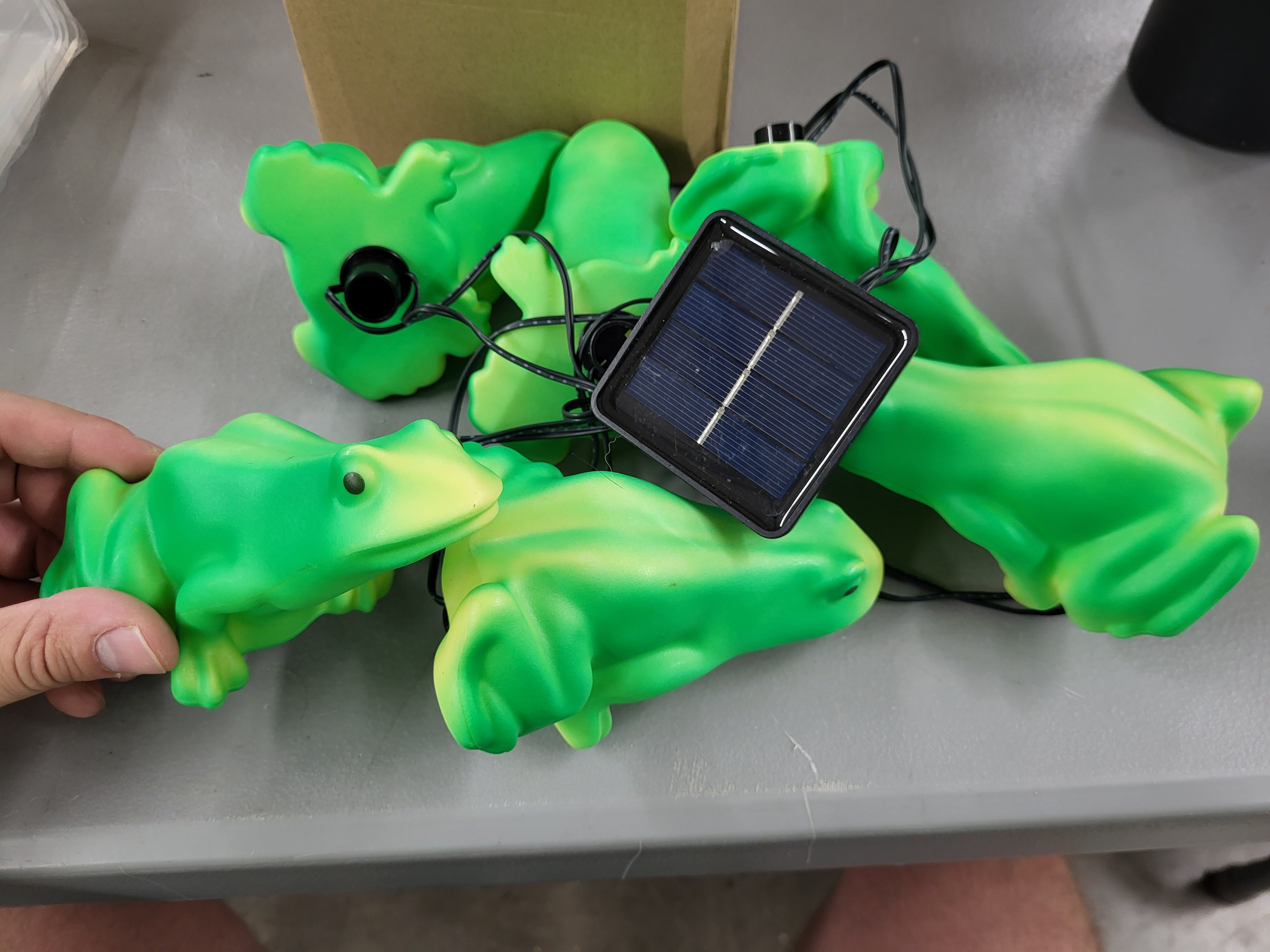 BeHiller Solar Frog Path Lights Outdoor for Garden Art Decor,6PACKS Frog Easter Yard Decorations,Frog Lights for Housewarming Gifts,Lawn Ornament,Gardening Gifts for Grandma,Women,Mom Day,House Decor